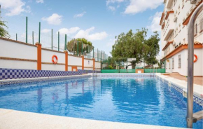 2 Bedroom Cozy Apartment In Matalascañas